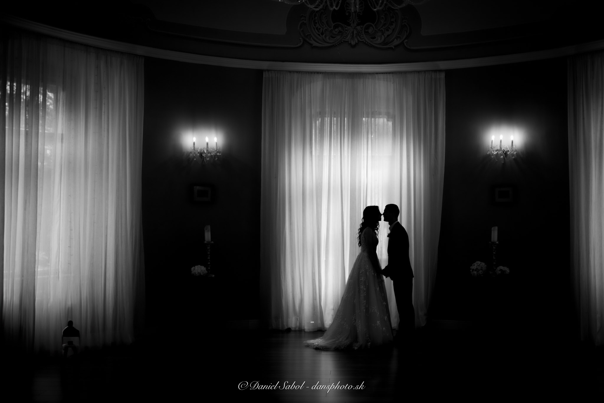 Elegantné umelecké čiernobielé svadobné fotky 